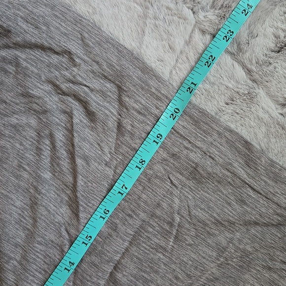 Athleta Grey Long Sleeve Shirt, Women's Small, Great Condition - Picture 5 of 9